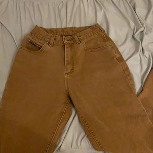 vintage light brown lee jeans. Unique design in the back